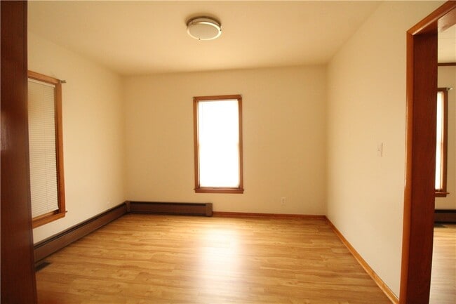 Building Photo - 213-215-215 Conhocton St