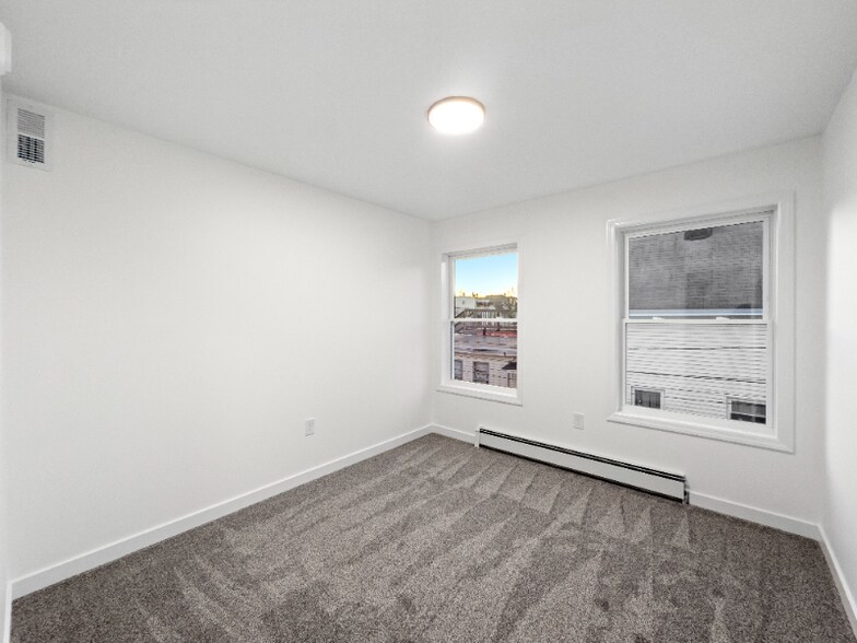 Building Photo - 107 Abbott St