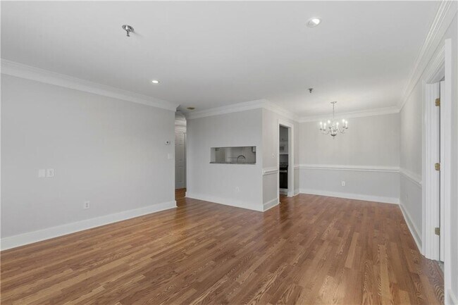 Building Photo - 300 Johnson Ferry Rd