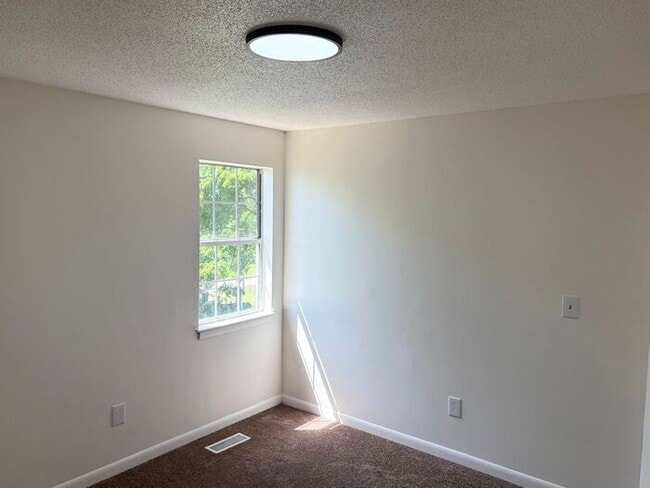Building Photo - Affordable 2 bedroom Duplex w/Yard