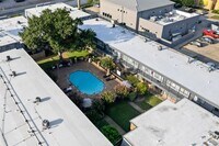 Building Photo - 3131 Southwest Fwy