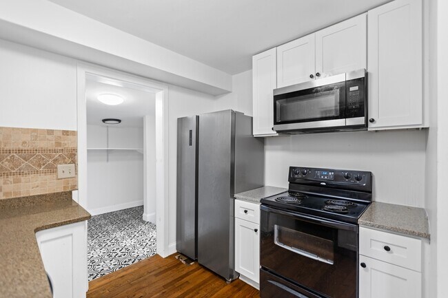 Building Photo - 2123 Fenwood Dr