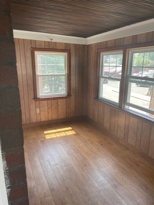 Building Photo - 202 High St