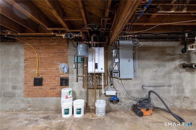 Building Photo - 37 Old Wheeler Ln