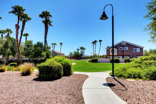 Building Photo - 2 BR Aliante Townhome with Attached Garage...