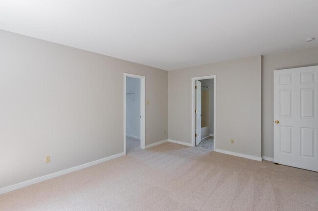 Building Photo - 8915 Castle Point Dr