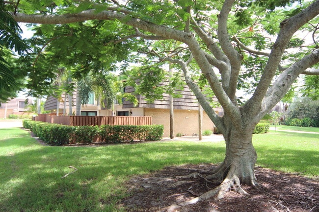 Building Photo - 1201 12th Ct