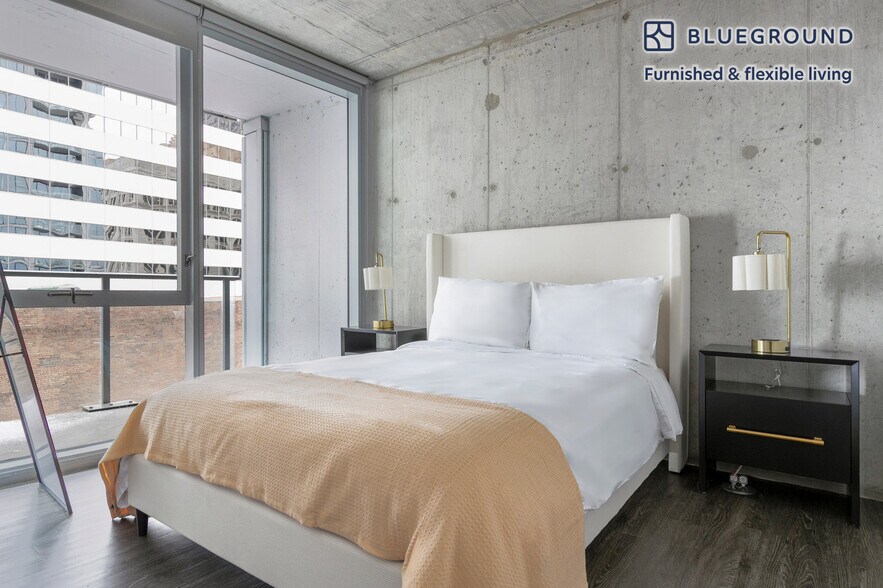 Building Photo - 60 E Randolph St