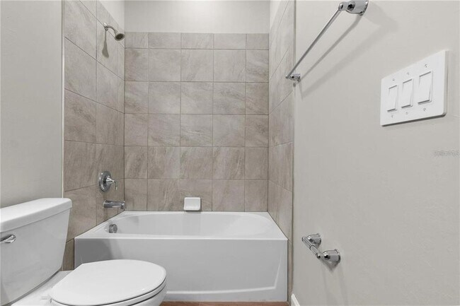 Building Photo - 15719 Islandwalk Ave