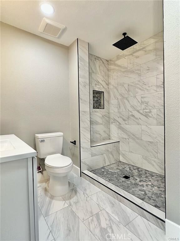 Building Photo - 33 Vassar Aisle