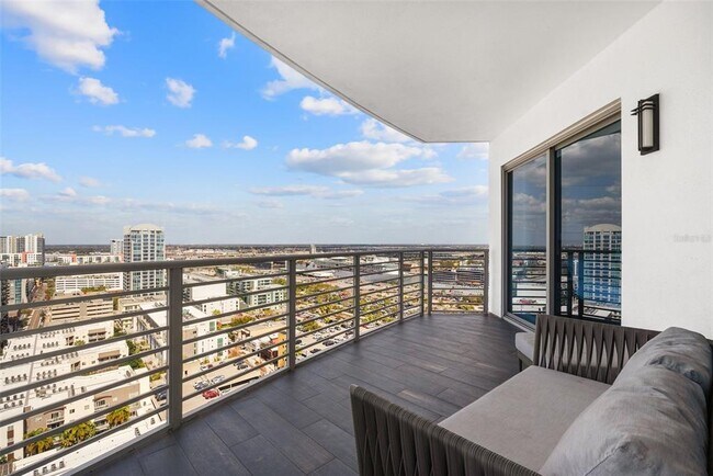 Building Photo - 1209 E Cumberland Ave