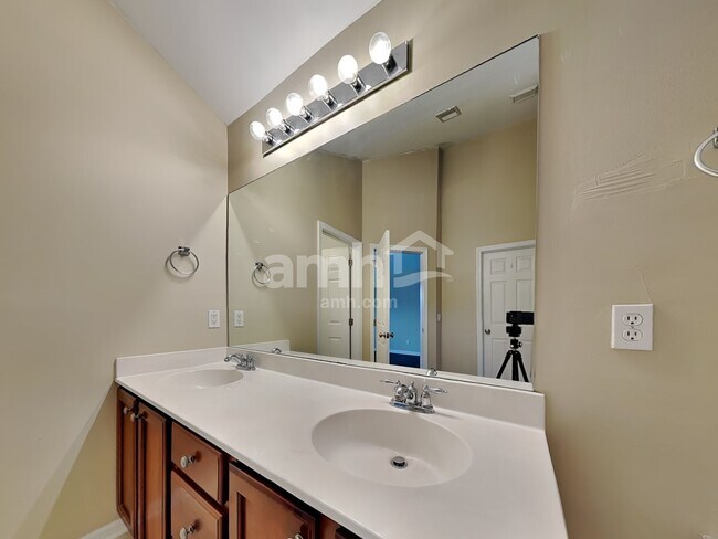 Building Photo - 2236 Blakers Blvd