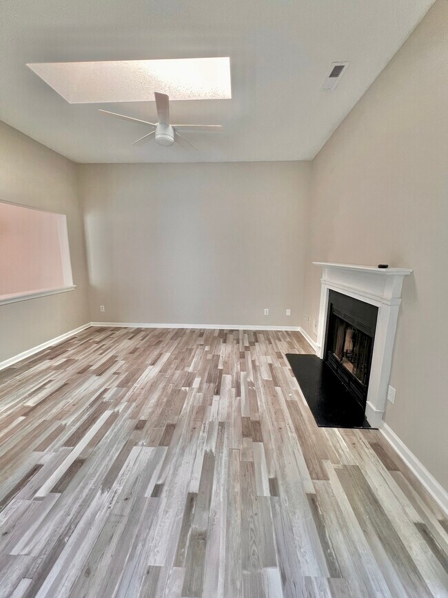 Building Photo - 6223 Cambridge Dr