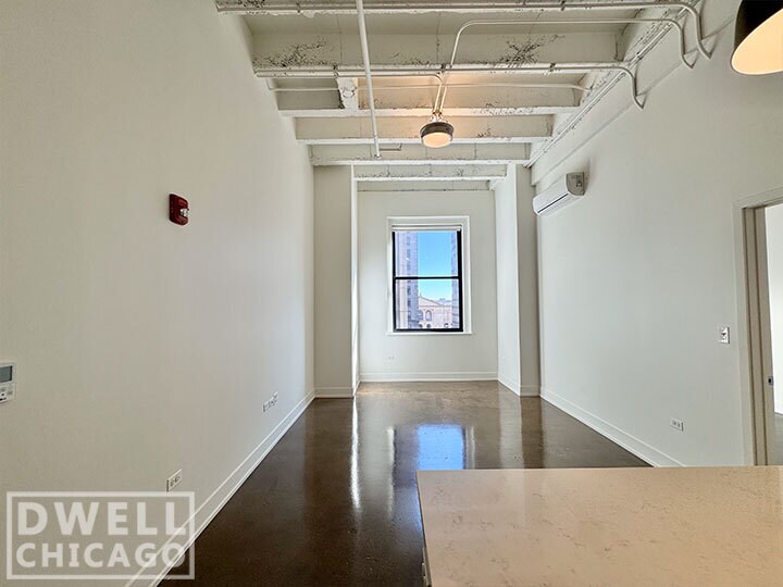 Building Photo - 20 E Adams St
