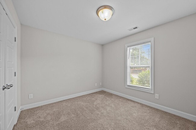 Building Photo - Three-bedroom, two-bathroom home located i...
