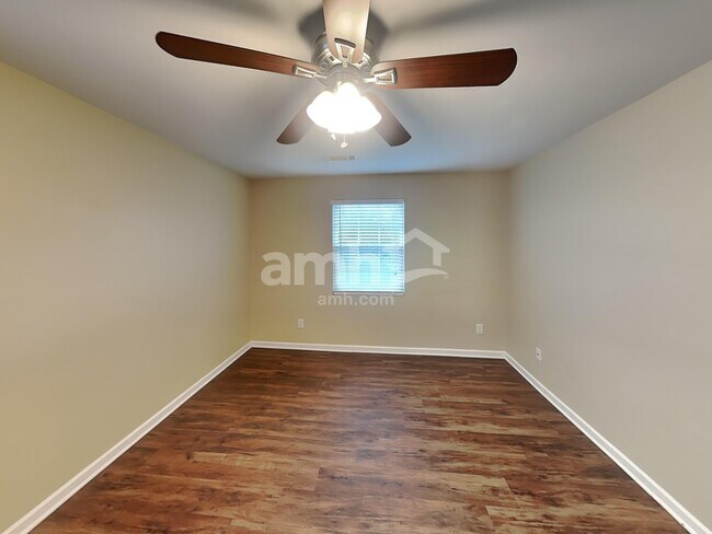 Building Photo - 1028 Daniel Ln