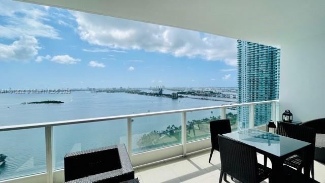 Primary Photo - 2020 N Bayshore Dr