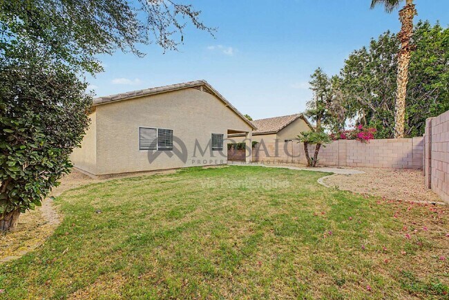 Building Photo - 2441 W Indigo Dr