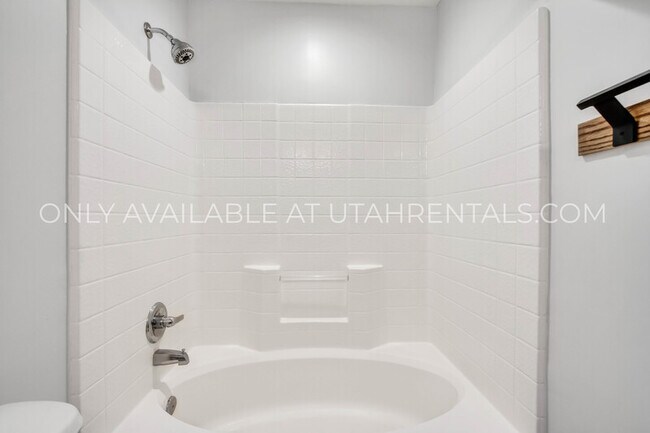 Building Photo - 928 Chelsea Ln