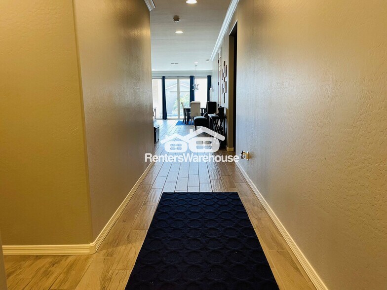 Building Photo - 7124 S 34th Dr