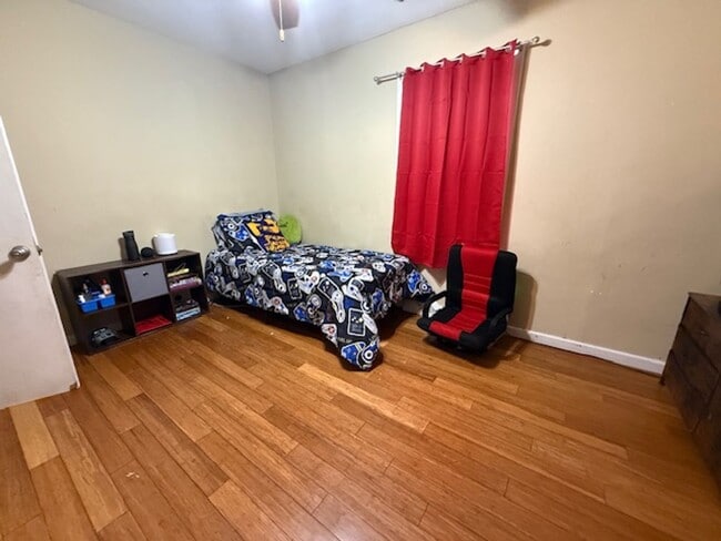 Building Photo - Centrally Located 3 Bed Gem with Expansive Backyard & Classic Hardwood Floors