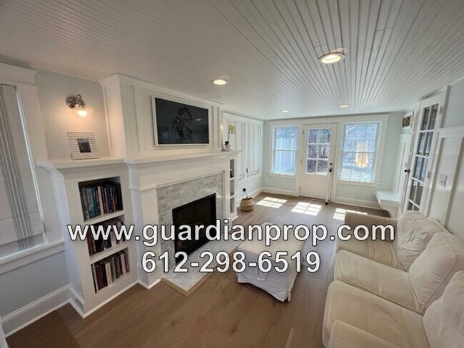 Building Photo - Highland Park House Available December 1st...