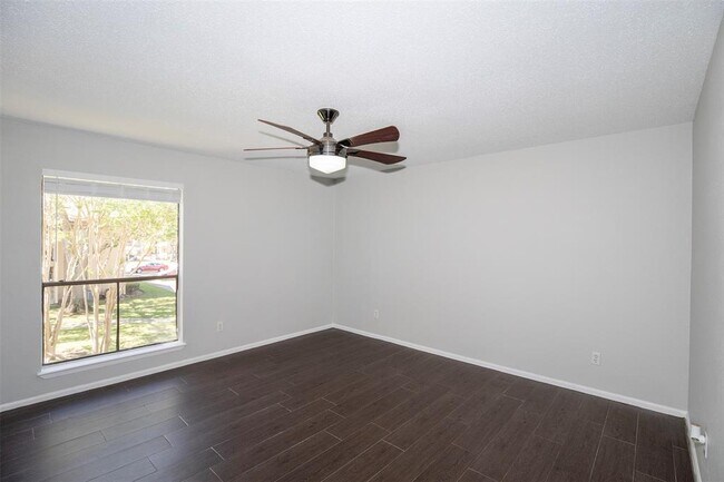 Building Photo - 3300 Pebblebrook Dr