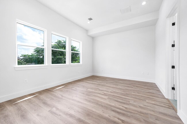 Building Photo - 3619 Bremond St