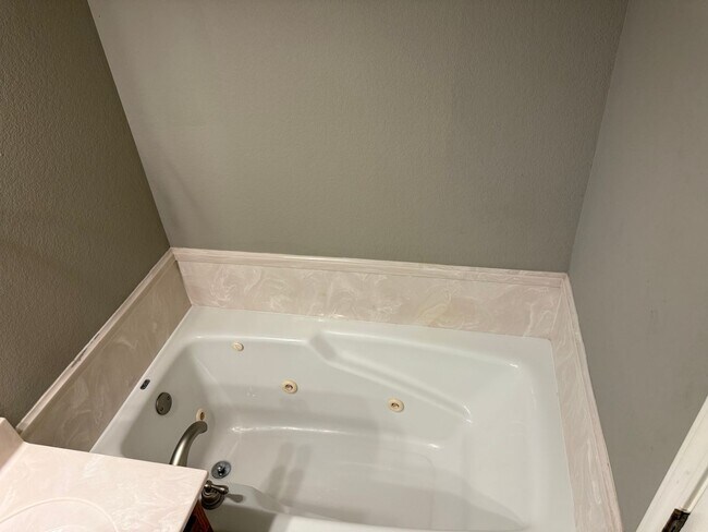 Building Photo - 2403 Lancashire Ln