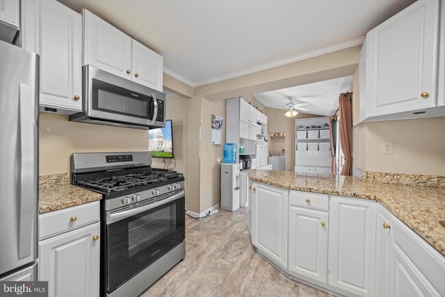 Building Photo - 114 Charles St