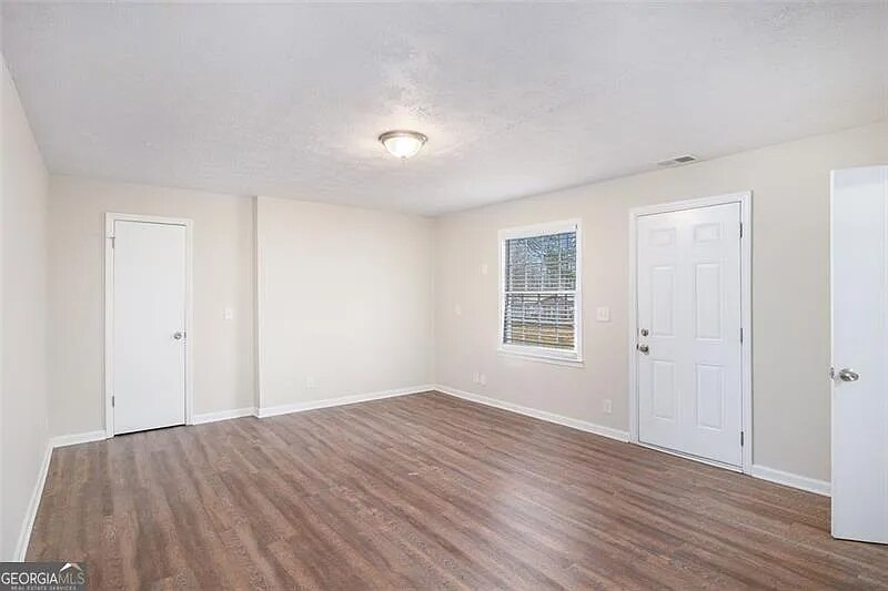Building Photo - 3005 Hidden Dr