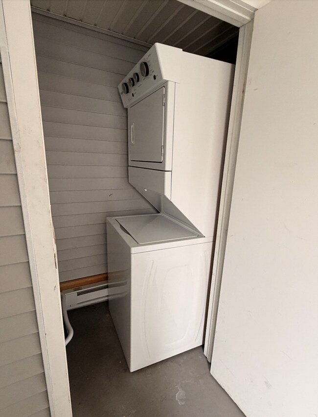 Building Photo - 405 S Boyd St