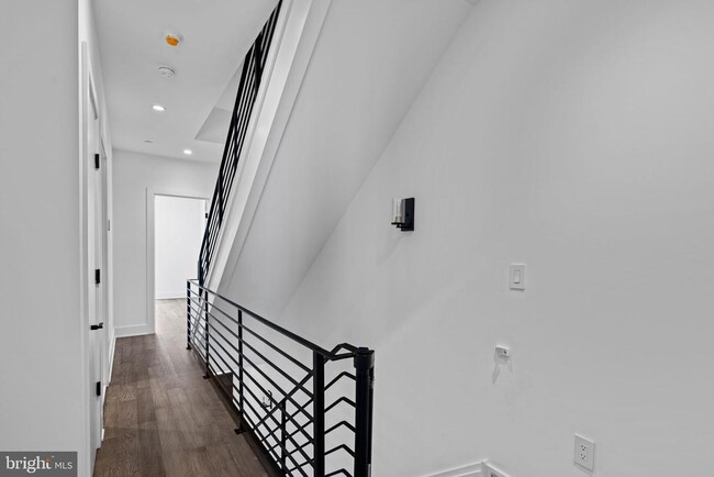 Building Photo - 742 S Broad St