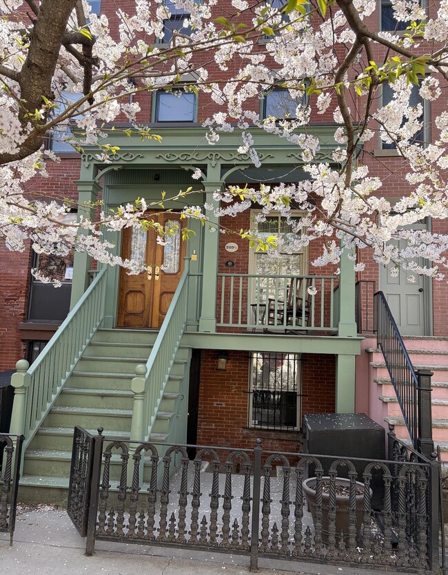 Building Photo - 209.5 4th St