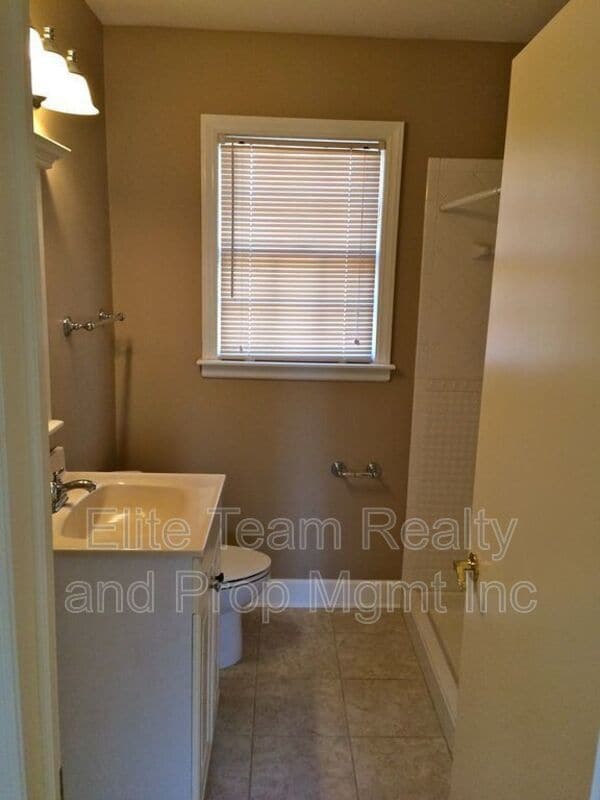 Building Photo - 513 Webster Pl