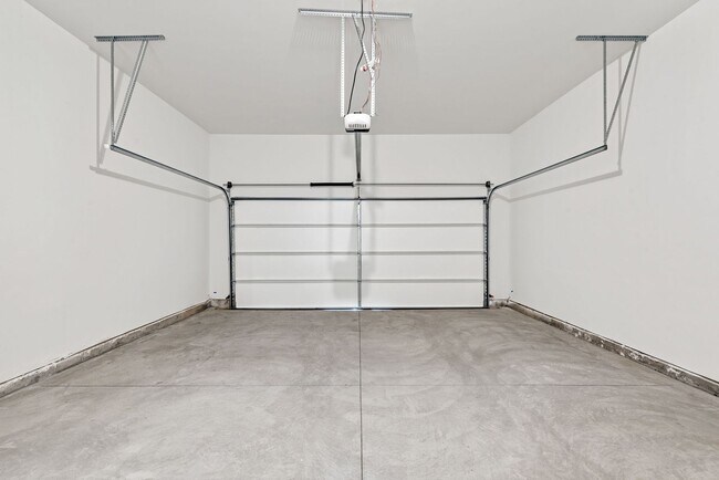 Building Photo - Victoria Heights - 5 bedroom -For Rent $2350