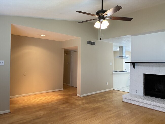 Building Photo - 2715 Kingfisher Dr