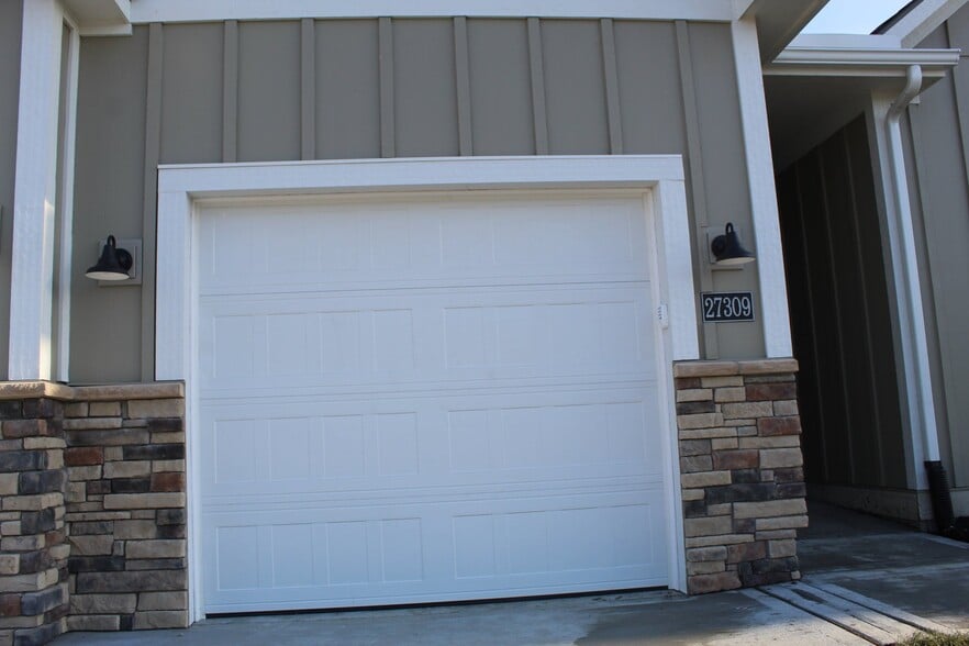 Building Photo - 27309 E Acacia Dr