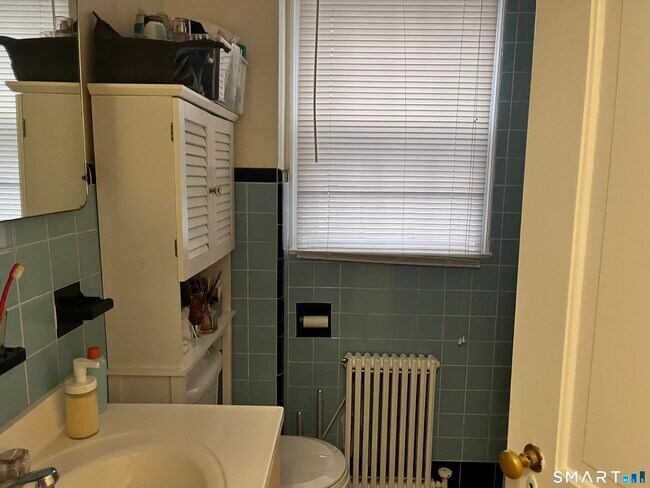 Building Photo - 28 7th St