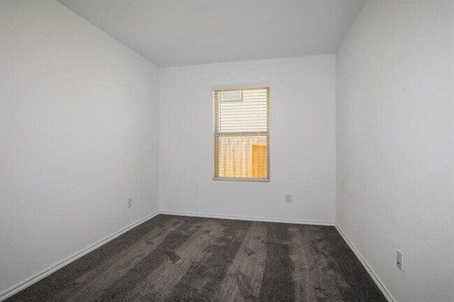 Building Photo - 11067 N Lake Mist Ln