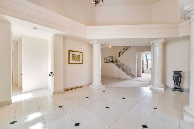 Building Photo - Luxury Lake Las Vegas Estate in Guard-Gated SouthShore Community!