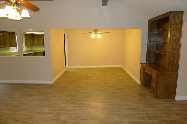 Building Photo - 14223 Whitecross Dr
