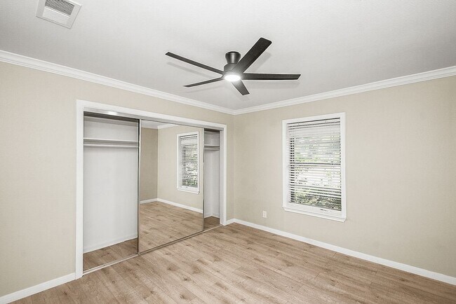 Building Photo - 5037 W 43rd St
