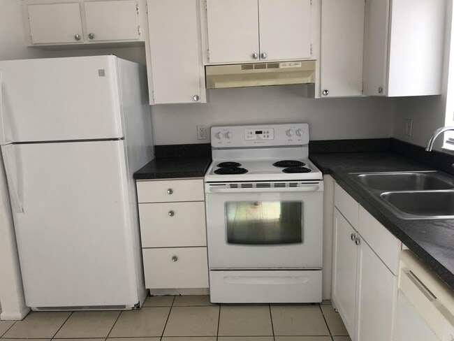 Building Photo - 2340 Maple Ave