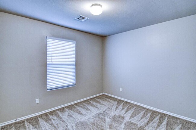 Building Photo - 1325 Quartz Pl