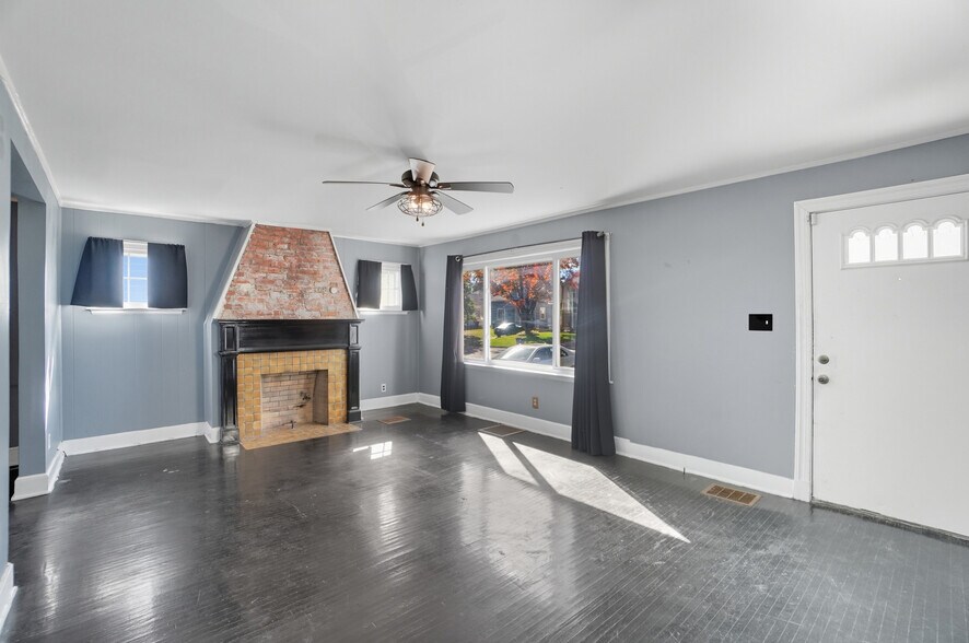 Building Photo - 610 Salisbury Rd