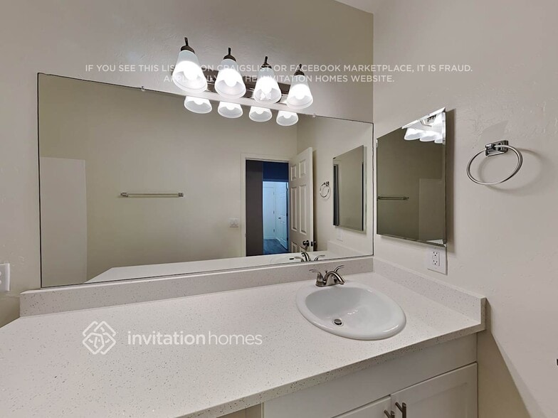 Building Photo - 15747 W Mohave St