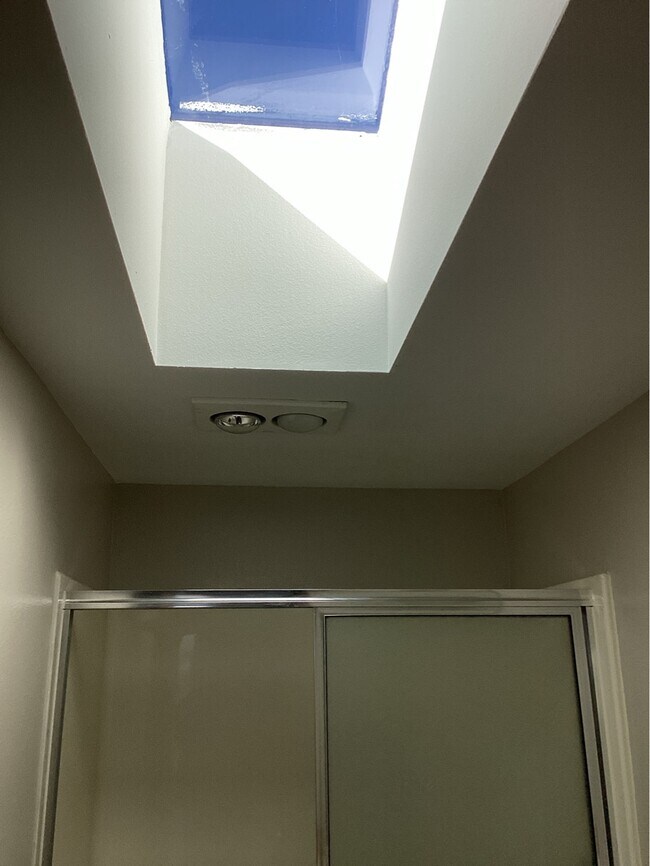 Building Photo - 1112 SW Hurbert St