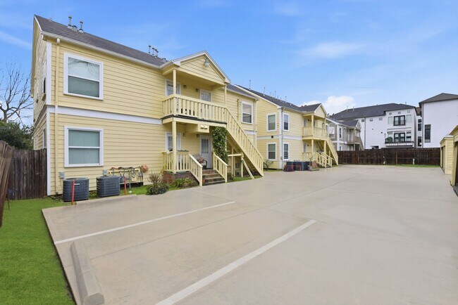 Building Photo - 2513 Shakespeare St