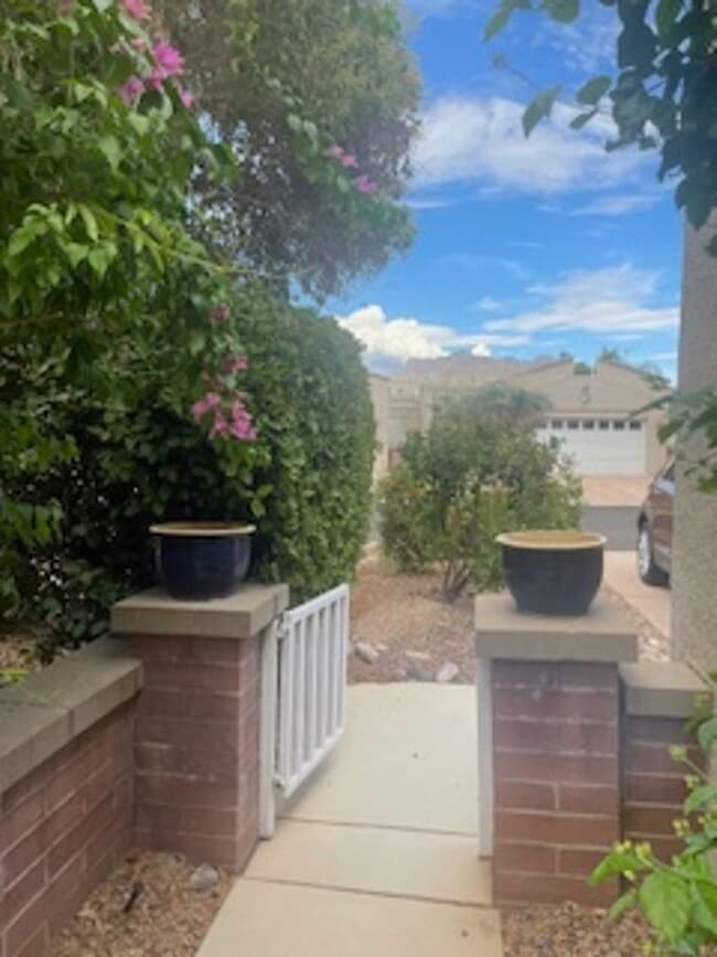 Building Photo - Tucson National Fully Furnished Home on the Golf Course